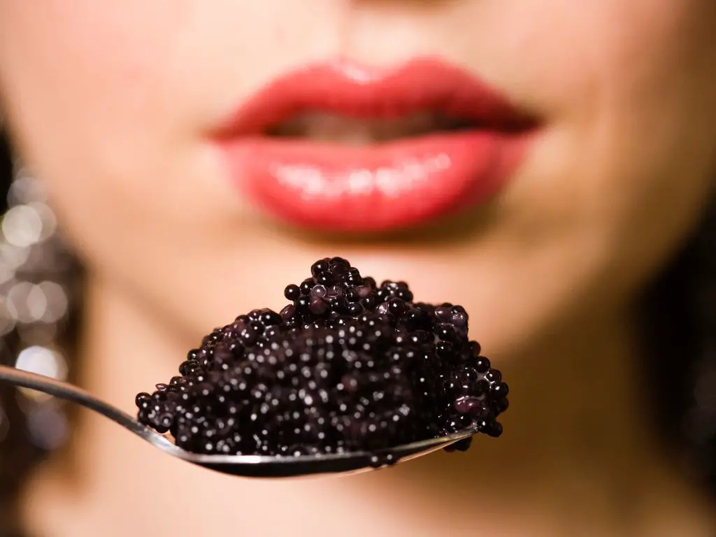 ways to eat caviar